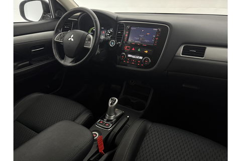 Mitsubishi Outlander 2.0 PHEV Executive Edition Hybride Automaat Camera Clima Cruise LED Navigatie 18"LMV