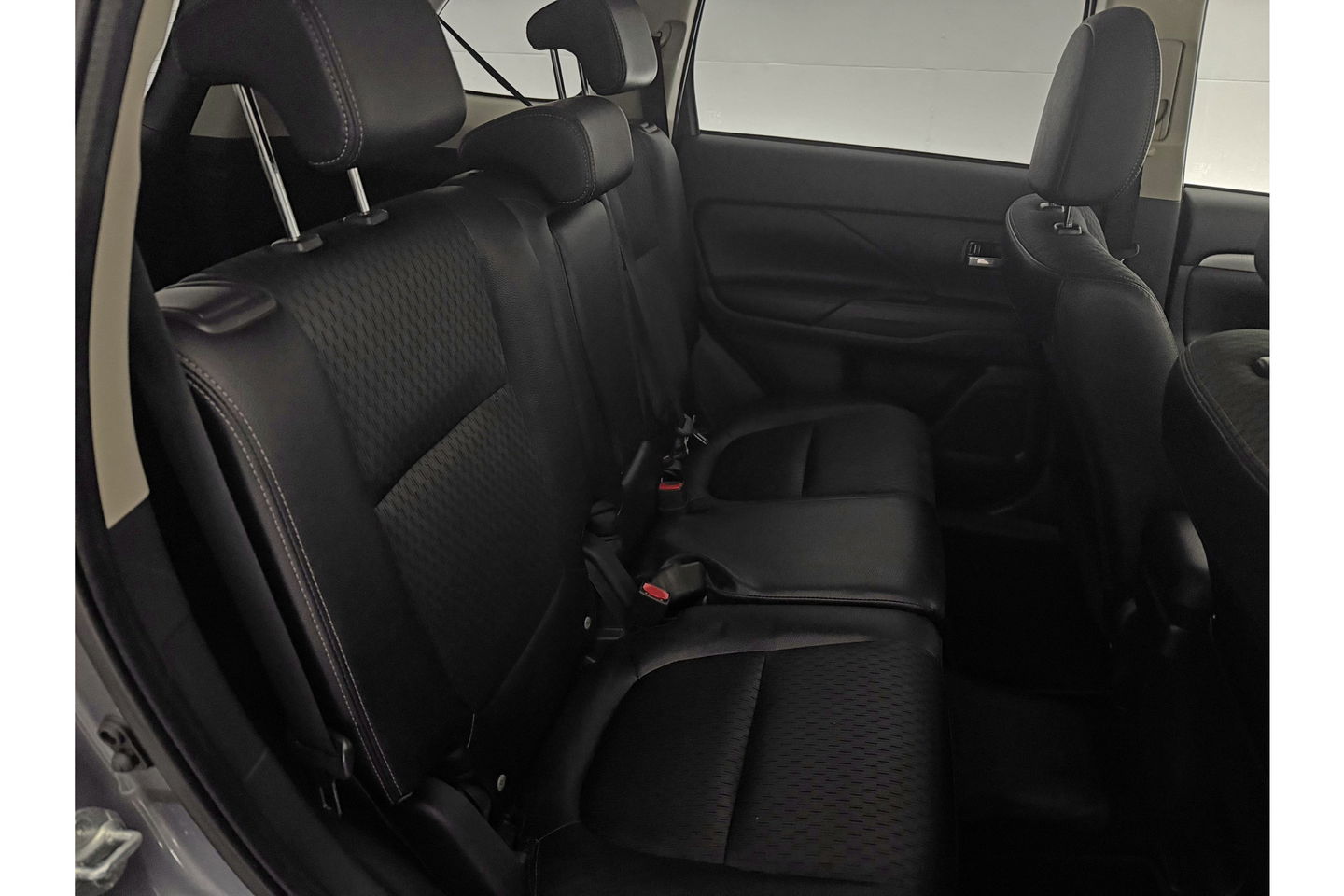 Mitsubishi Outlander 2.0 PHEV Executive Edition Hybride Automaat Camera Clima Cruise LED Navigatie 18"LMV