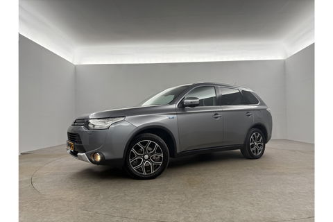 Mitsubishi Outlander 2.0 PHEV Executive Edition Hybride Automaat Camera Clima Cruise LED Navigatie 18"LMV
