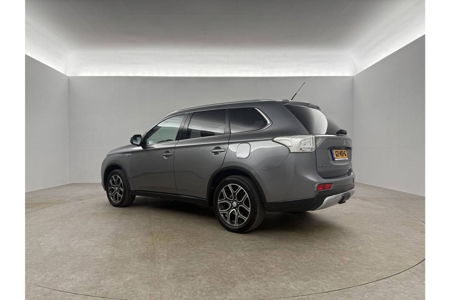 Mitsubishi Outlander 2.0 PHEV Executive Edition Hybride Automaat Camera Clima Cruise LED Navigatie 18"LMV