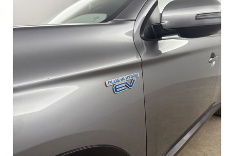 Mitsubishi Outlander 2.0 PHEV Executive Edition Hybride Automaat Camera Clima Cruise LED Navigatie 18"LMV