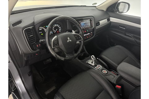 Mitsubishi Outlander 2.0 PHEV Executive Edition Hybride Automaat Camera Clima Cruise LED Navigatie 18"LMV