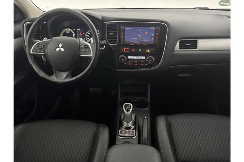 Mitsubishi Outlander 2.0 PHEV Executive Edition Hybride Automaat Camera Clima Cruise LED Navigatie 18"LMV