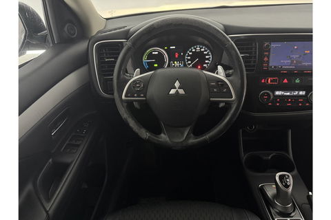 Mitsubishi Outlander 2.0 PHEV Executive Edition Hybride Automaat Camera Clima Cruise LED Navigatie 18"LMV