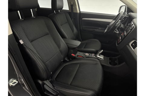 Mitsubishi Outlander 2.0 PHEV Executive Edition Hybride Automaat Camera Clima Cruise LED Navigatie 18"LMV