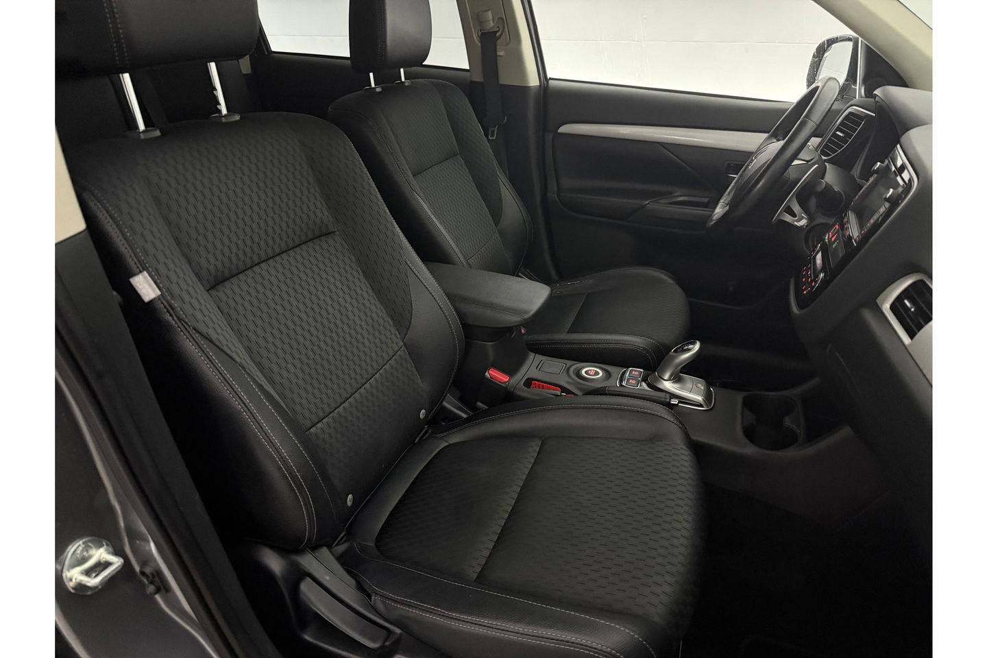 Mitsubishi Outlander 2.0 PHEV Executive Edition Hybride Automaat Camera Clima Cruise LED Navigatie 18"LMV