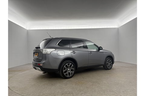 Mitsubishi Outlander 2.0 PHEV Executive Edition Hybride Automaat Camera Clima Cruise LED Navigatie 18"LMV
