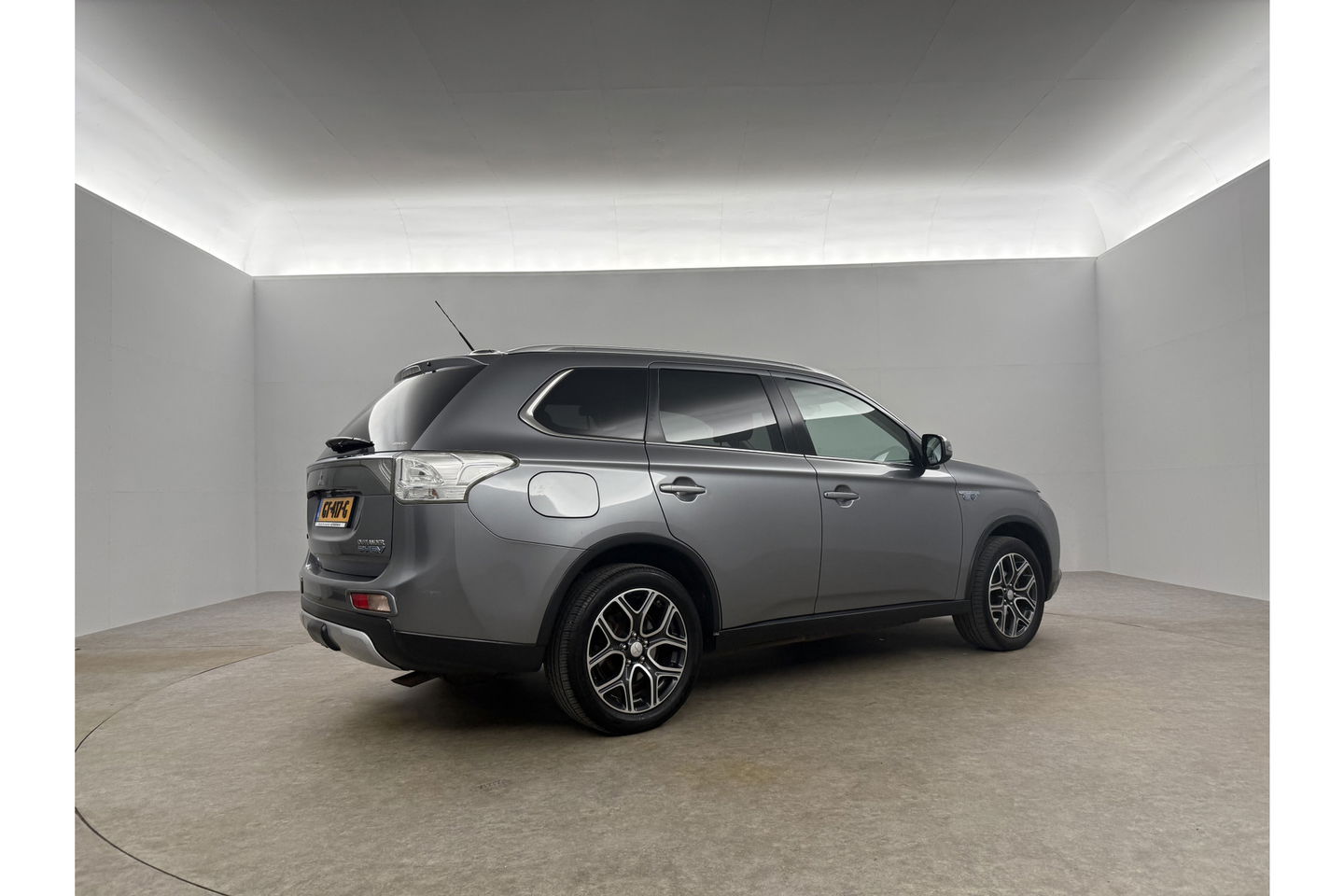 Mitsubishi Outlander 2.0 PHEV Executive Edition Hybride Automaat Camera Clima Cruise LED Navigatie 18"LMV