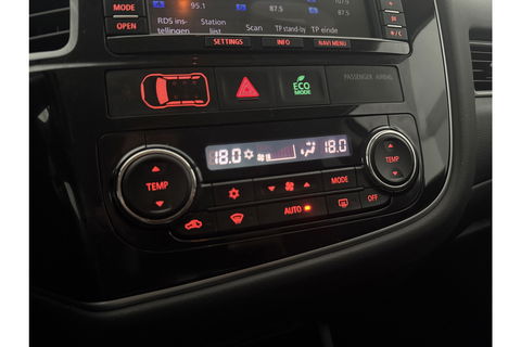 Mitsubishi Outlander 2.0 PHEV Executive Edition Hybride Automaat Camera Clima Cruise LED Navigatie 18"LMV