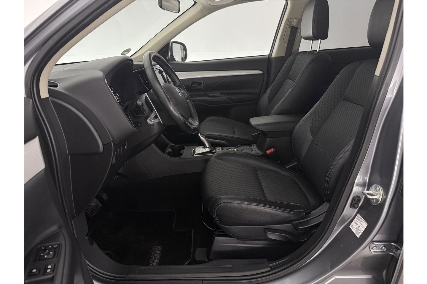 Mitsubishi Outlander 2.0 PHEV Executive Edition Hybride Automaat Camera Clima Cruise LED Navigatie 18"LMV
