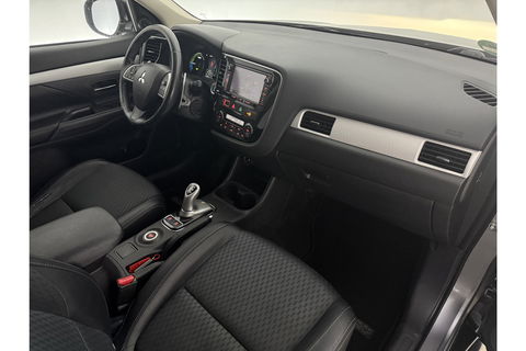 Mitsubishi Outlander 2.0 PHEV Executive Edition Hybride Automaat Camera Clima Cruise LED Navigatie 18"LMV