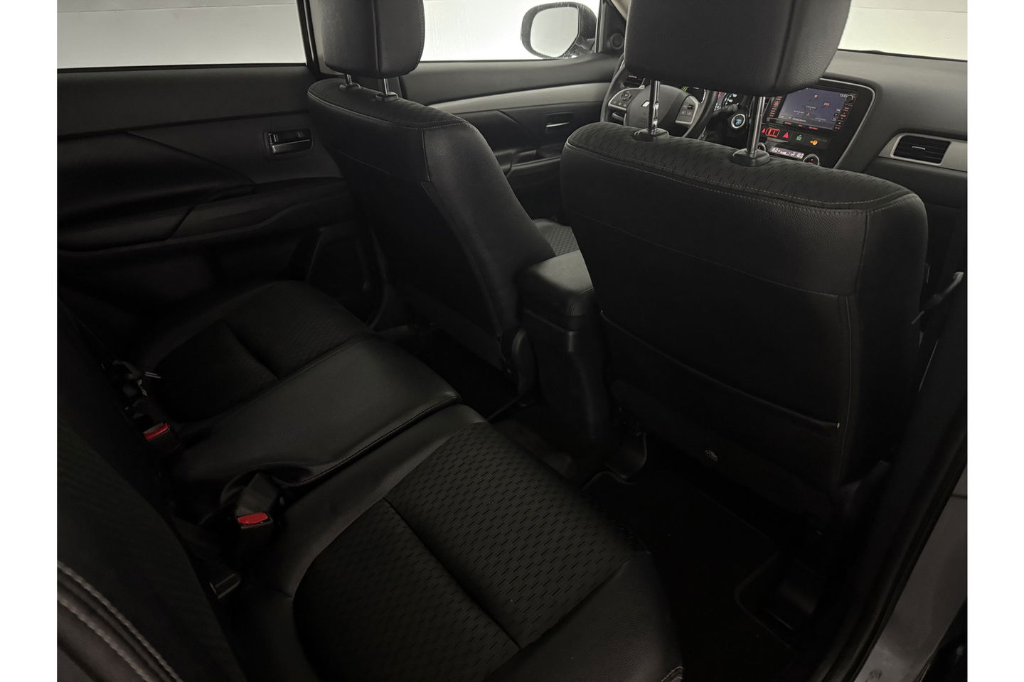 Mitsubishi Outlander 2.0 PHEV Executive Edition Hybride Automaat Camera Clima Cruise LED Navigatie 18"LMV