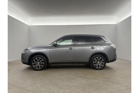 Mitsubishi Outlander 2.0 PHEV Executive Edition Hybride Automaat Camera Clima Cruise LED Navigatie 18"LMV