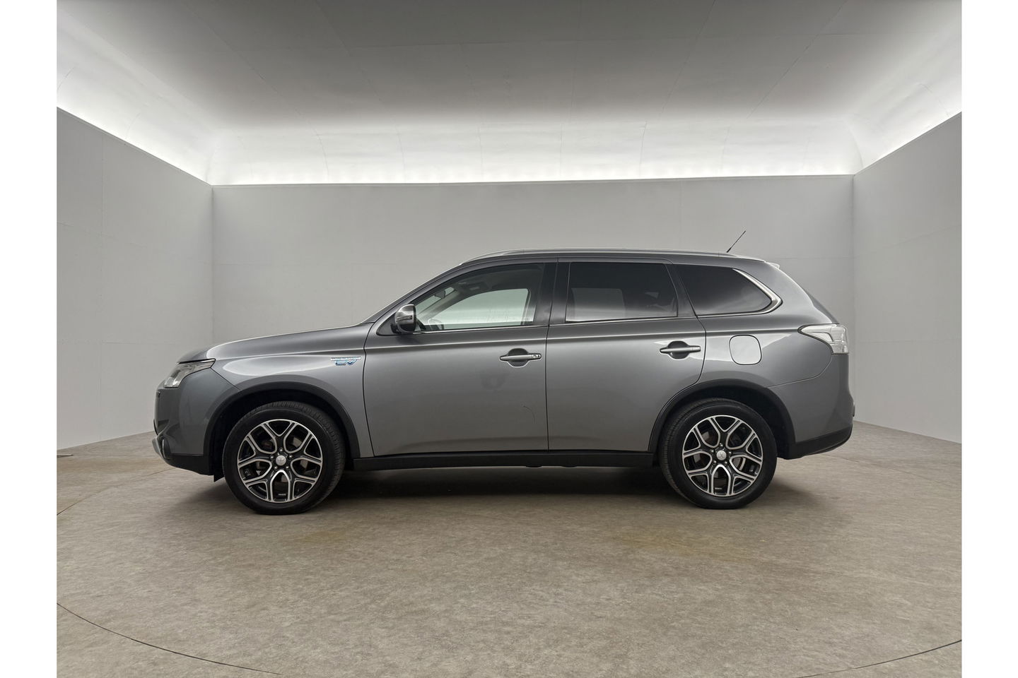 Mitsubishi Outlander 2.0 PHEV Executive Edition Hybride Automaat Camera Clima Cruise LED Navigatie 18"LMV