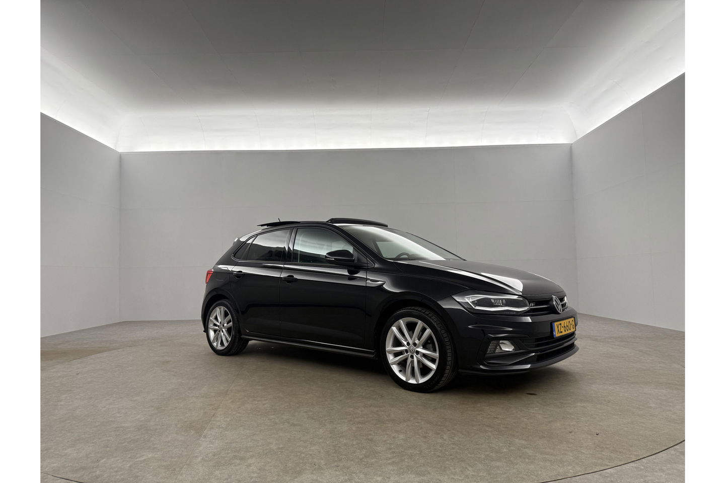 Volkswagen Polo 1.0 TSI R-line Pano LED Virtual Camera Carplay ACC Clima Navi PDC 17''LMV