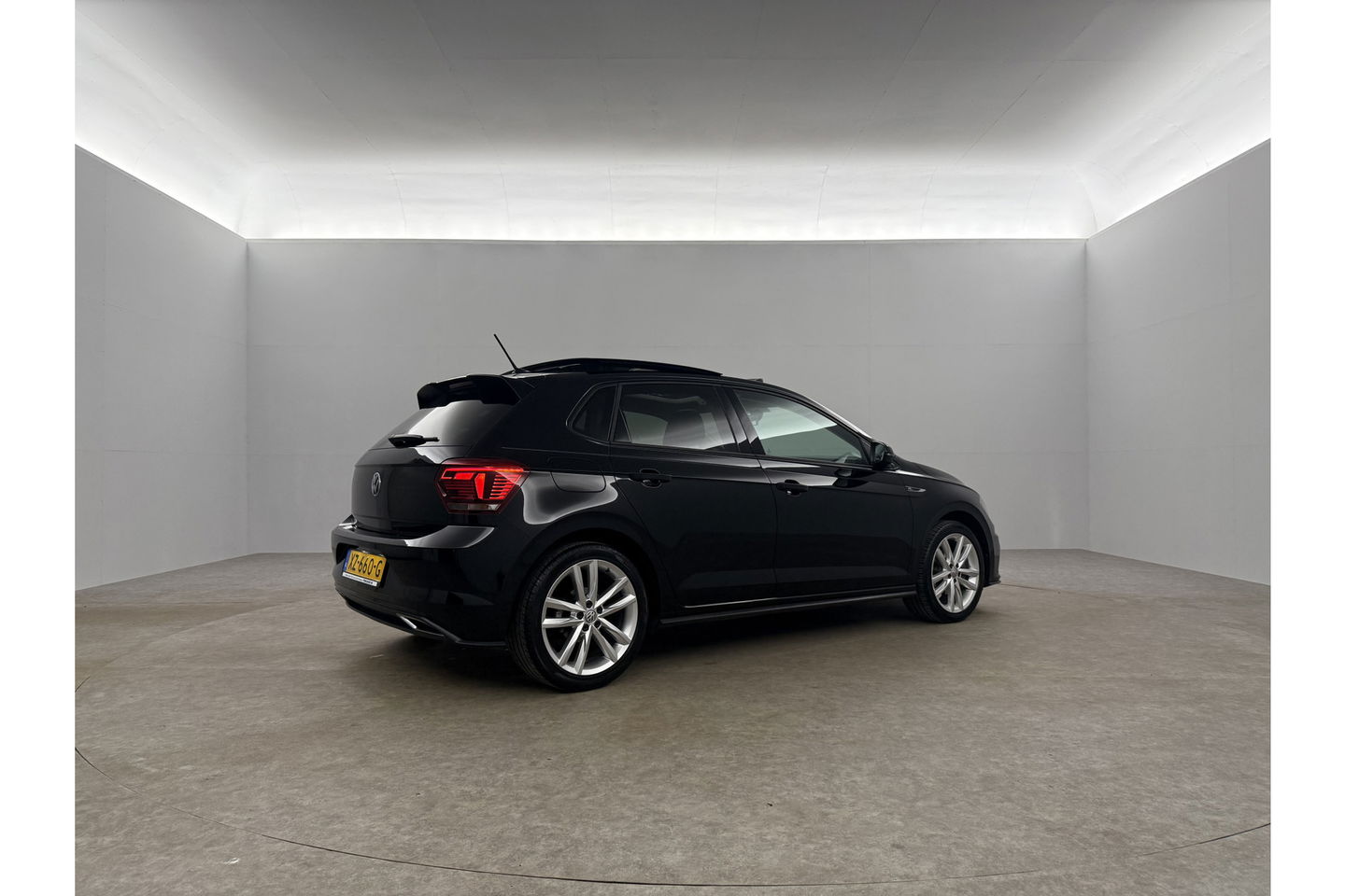 Volkswagen Polo 1.0 TSI R-line Pano LED Virtual Camera Carplay ACC Clima Navi PDC 17''LMV