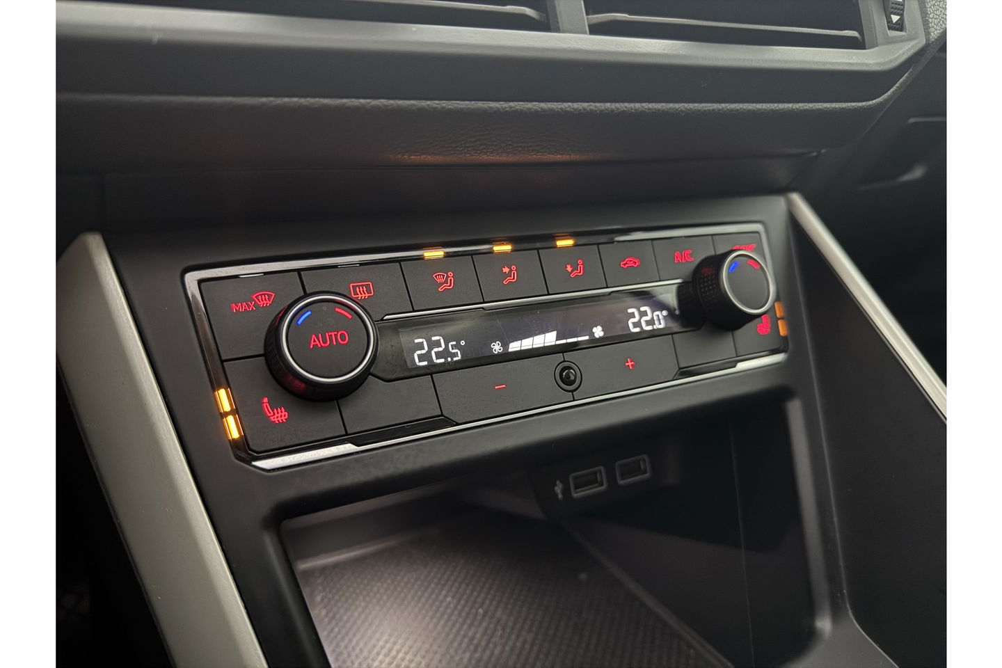 Volkswagen Polo 1.0 TSI R-line Pano LED Virtual Camera Carplay ACC Clima Navi PDC 17''LMV