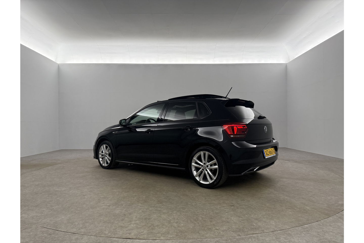 Volkswagen Polo 1.0 TSI R-line Pano LED Virtual Camera Carplay ACC Clima Navi PDC 17''LMV