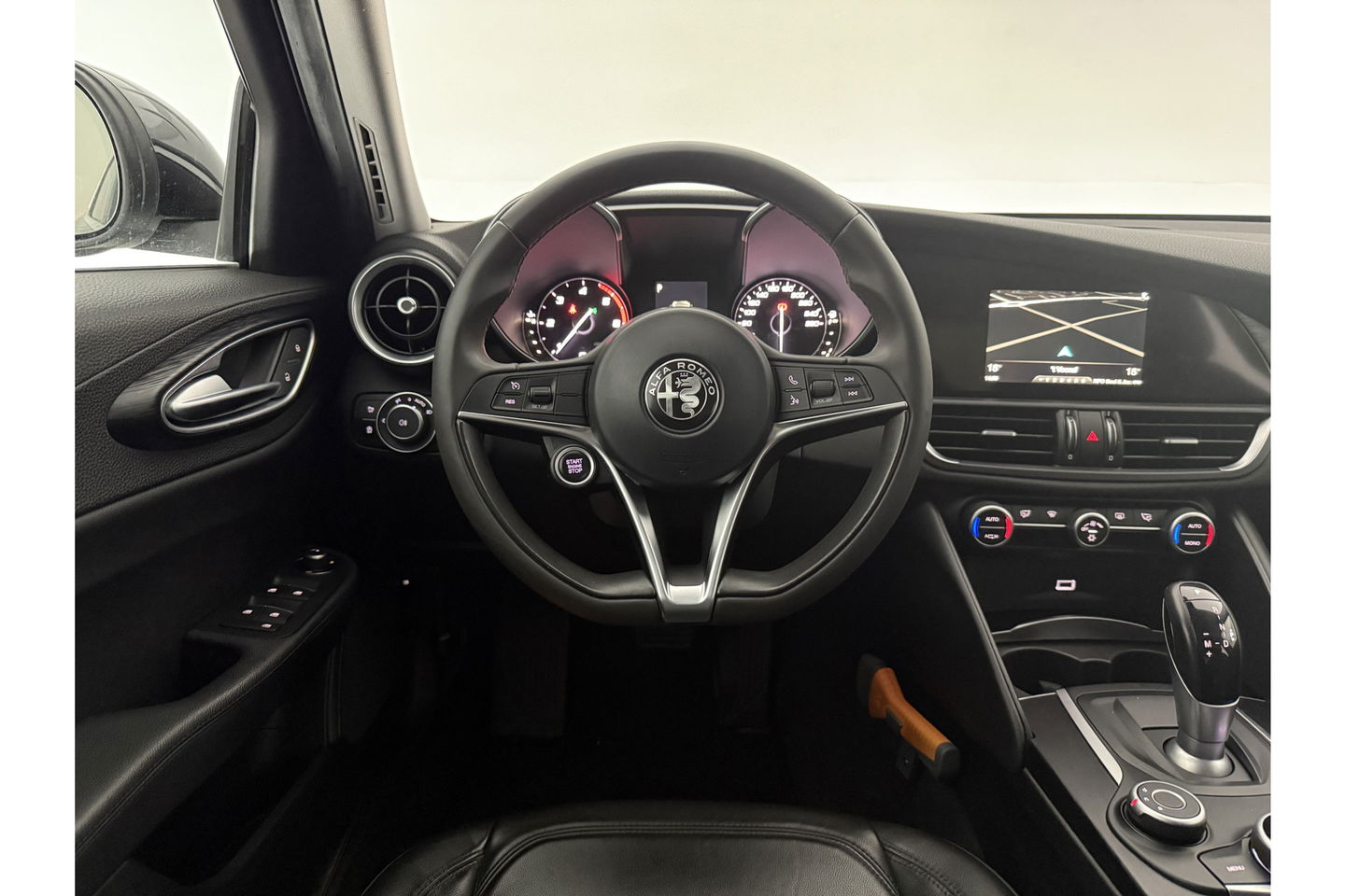 Alfa Romeo Giulia 2.2 Eco Business Super 180PK LED Camera Cruise Clima Navigatie Leder 19"LMV