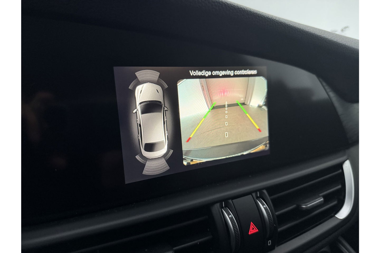 Alfa Romeo Giulia 2.2 Eco Business Super 180PK LED Camera Cruise Clima Navigatie Leder 19"LMV