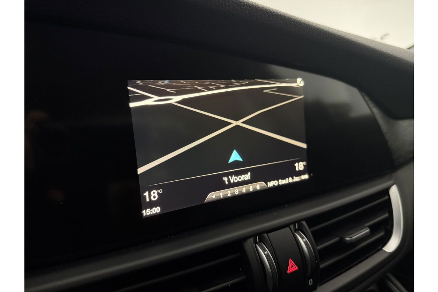 Alfa Romeo Giulia 2.2 Eco Business Super 180PK LED Camera Cruise Clima Navigatie Leder 19"LMV