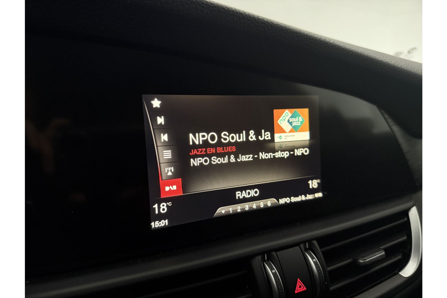 Alfa Romeo Giulia 2.2 Eco Business Super 180PK LED Camera Cruise Clima Navigatie Leder 19"LMV