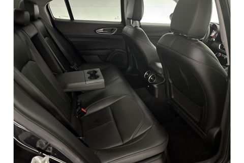 Alfa Romeo Giulia 2.2 Eco Business Super 180PK LED Camera Cruise Clima Navigatie Leder 19"LMV
