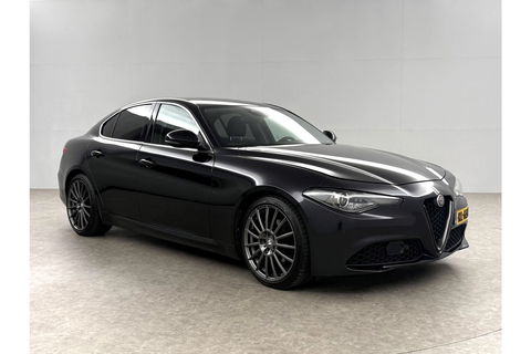 Alfa Romeo Giulia 2.2 Eco Business Super 180PK LED Camera Cruise Clima Navigatie Leder 19"LMV
