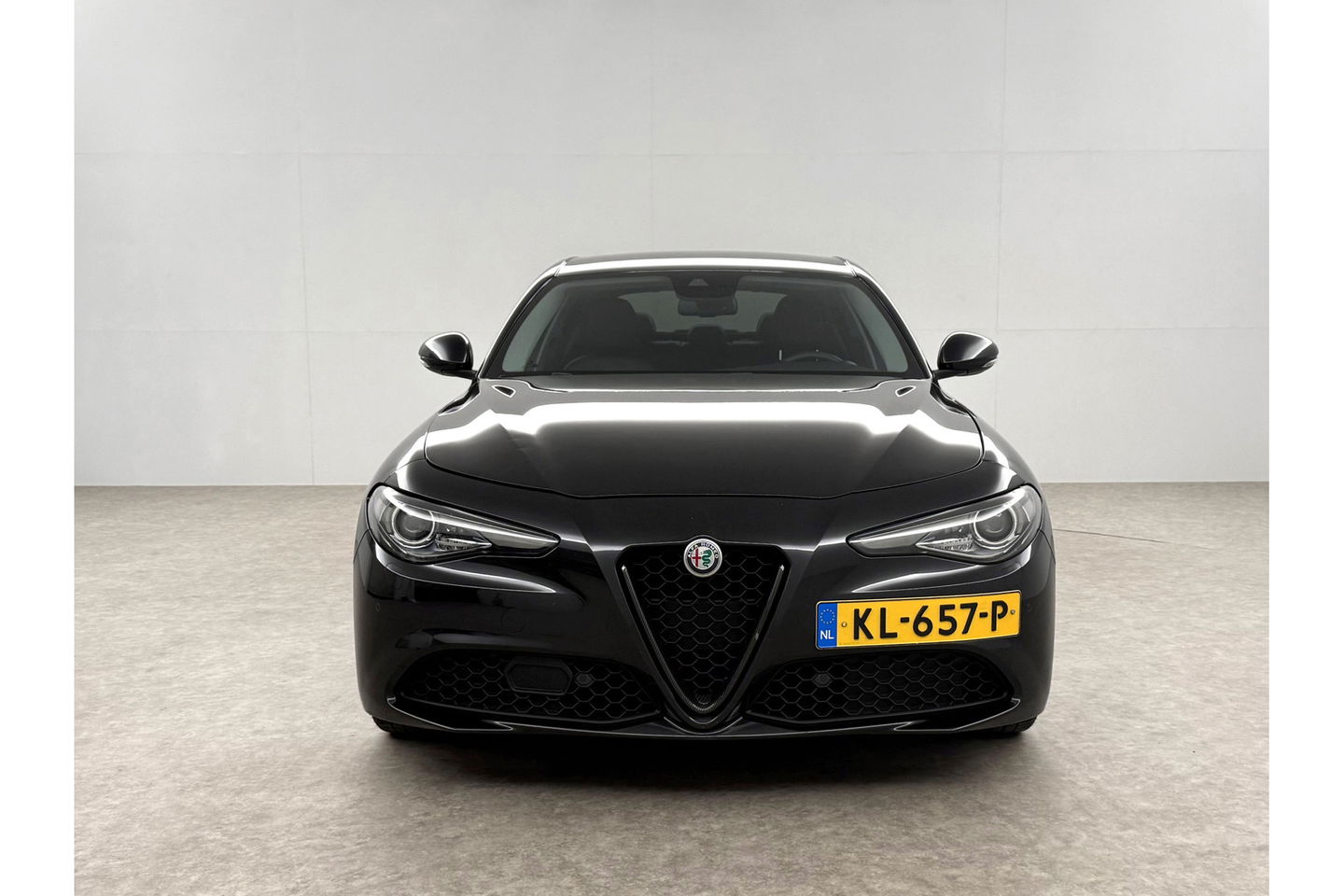 Alfa Romeo Giulia 2.2 Eco Business Super 180PK LED Camera Cruise Clima Navigatie Leder 19"LMV