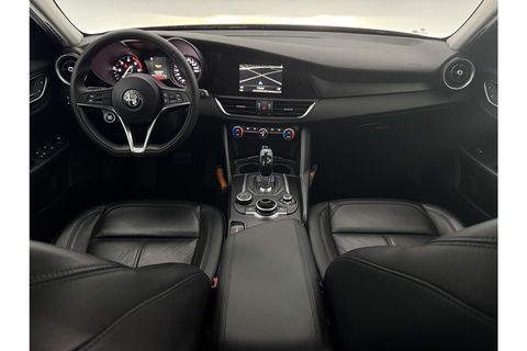 Alfa Romeo Giulia 2.2 Eco Business Super 180PK LED Camera Cruise Clima Navigatie Leder 19"LMV