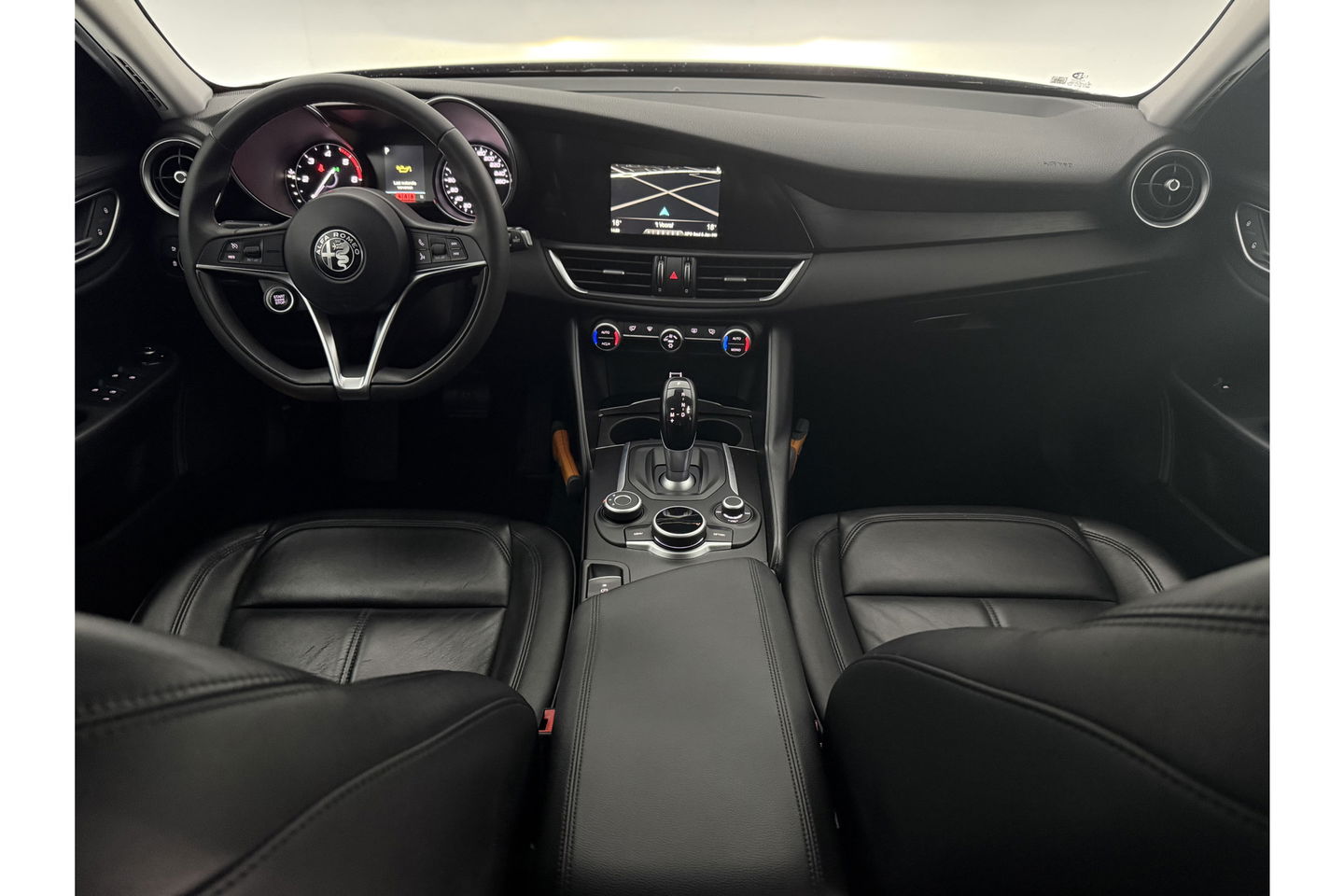 Alfa Romeo Giulia 2.2 Eco Business Super 180PK LED Camera Cruise Clima Navigatie Leder 19"LMV