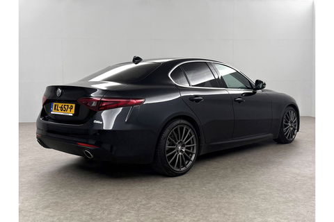 Alfa Romeo Giulia 2.2 Eco Business Super 180PK LED Camera Cruise Clima Navigatie Leder 19"LMV