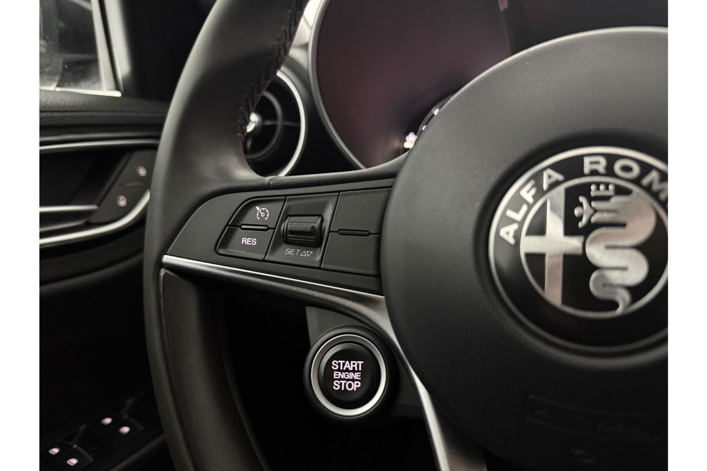 Alfa Romeo Giulia 2.2 Eco Business Super 180PK LED Camera Cruise Clima Navigatie Leder 19"LMV