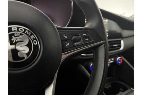 Alfa Romeo Giulia 2.2 Eco Business Super 180PK LED Camera Cruise Clima Navigatie Leder 19"LMV