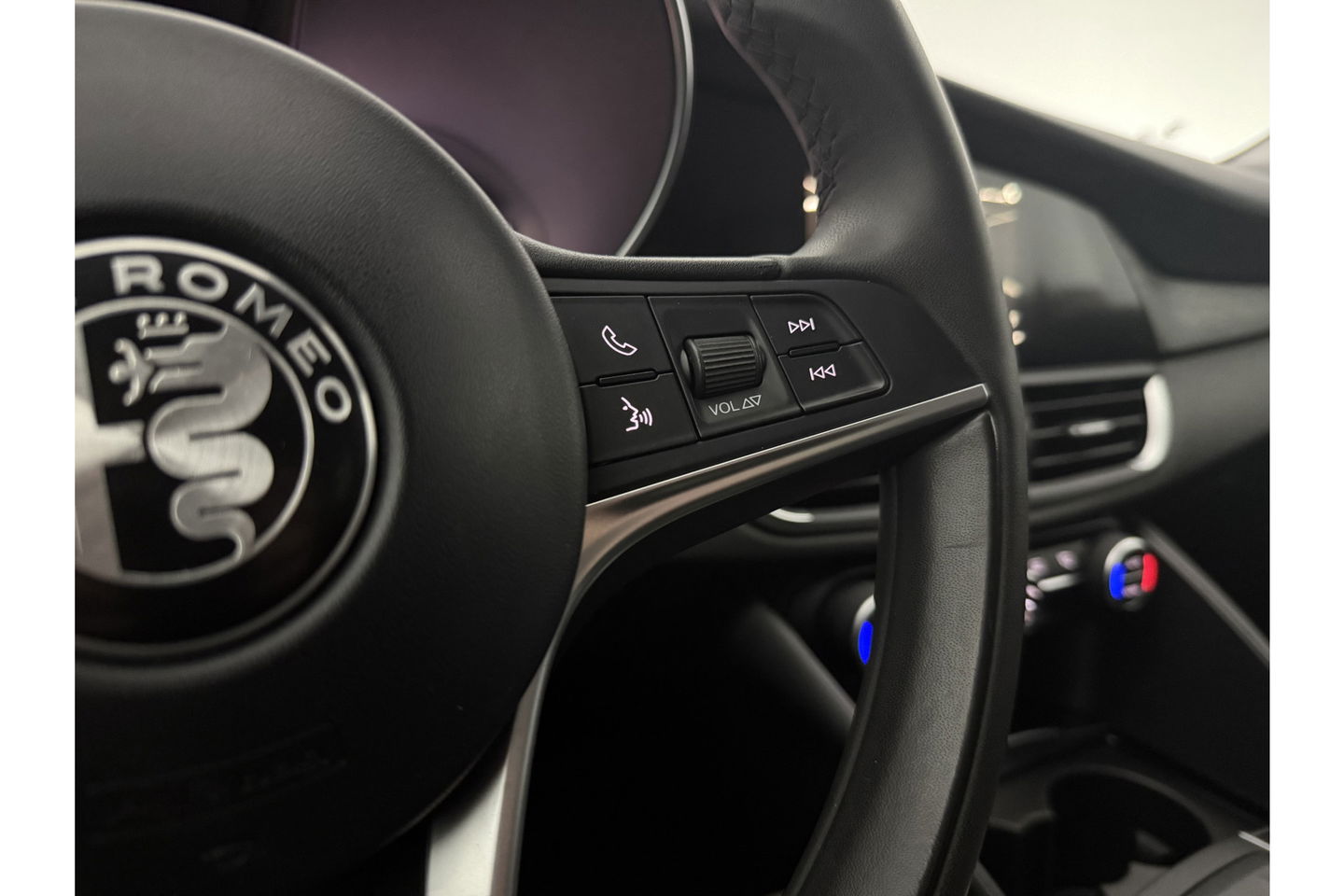 Alfa Romeo Giulia 2.2 Eco Business Super 180PK LED Camera Cruise Clima Navigatie Leder 19"LMV