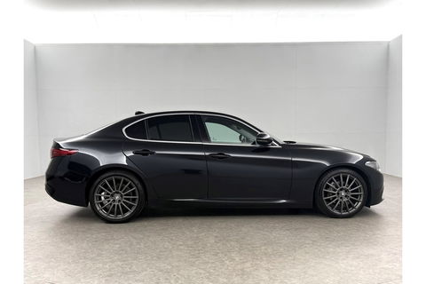 Alfa Romeo Giulia 2.2 Eco Business Super 180PK LED Camera Cruise Clima Navigatie Leder 19"LMV