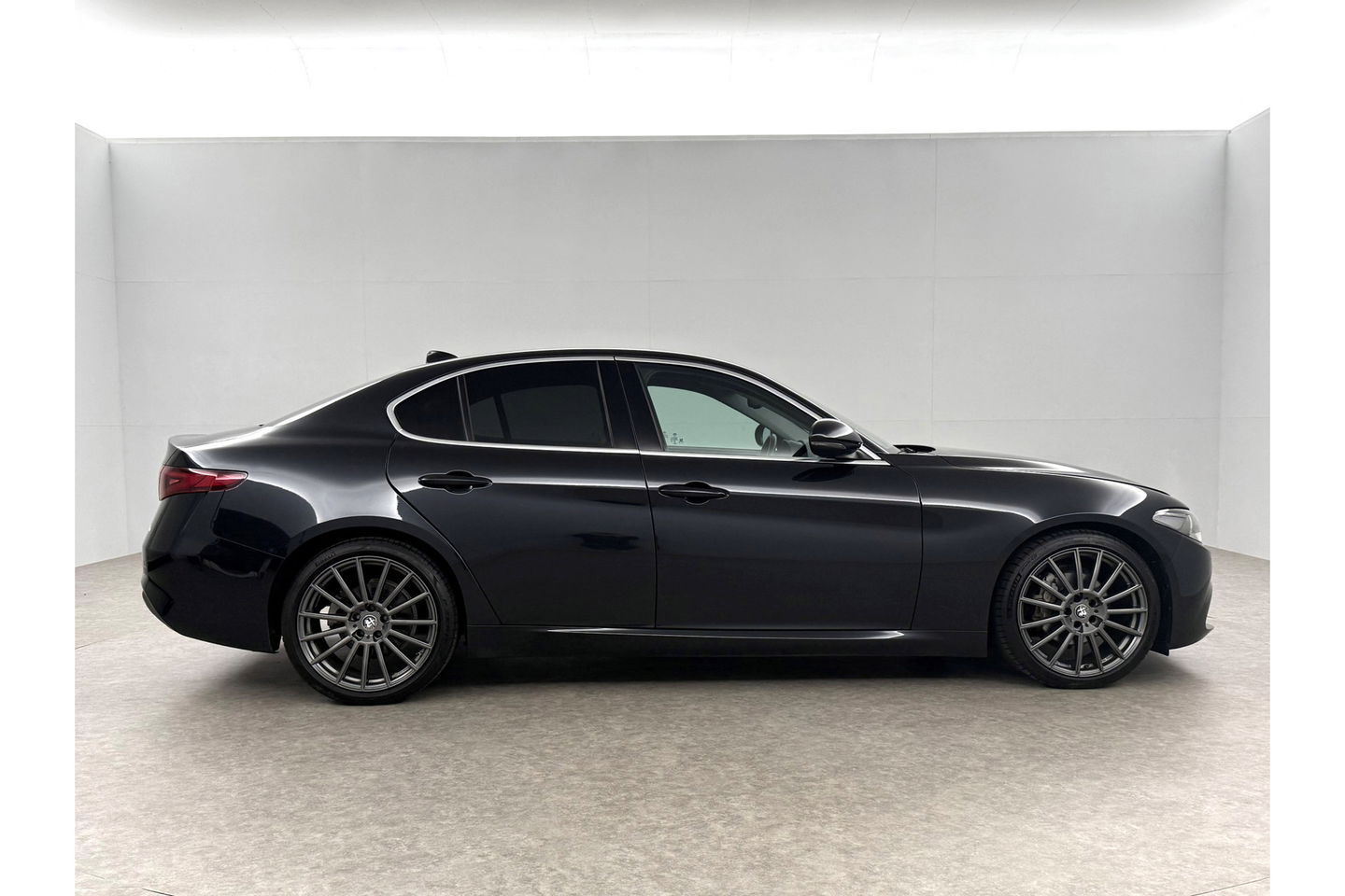 Alfa Romeo Giulia 2.2 Eco Business Super 180PK LED Camera Cruise Clima Navigatie Leder 19"LMV