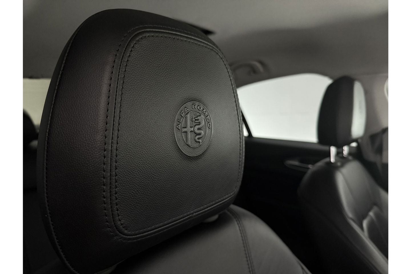 Alfa Romeo Giulia 2.2 Eco Business Super 180PK LED Camera Cruise Clima Navigatie Leder 19"LMV