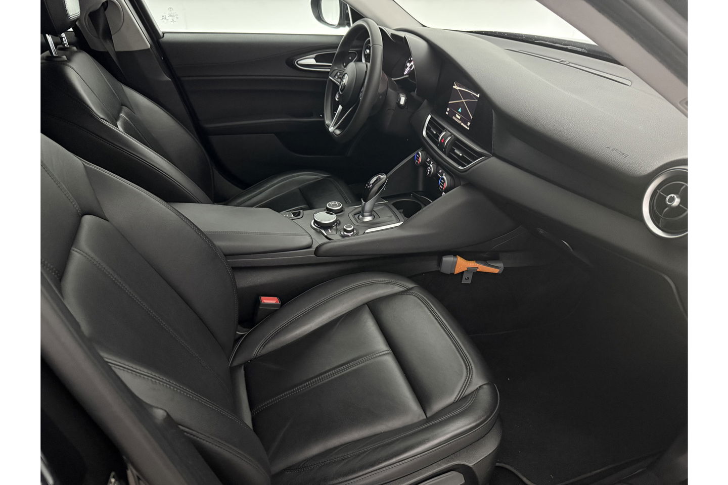 Alfa Romeo Giulia 2.2 Eco Business Super 180PK LED Camera Cruise Clima Navigatie Leder 19"LMV