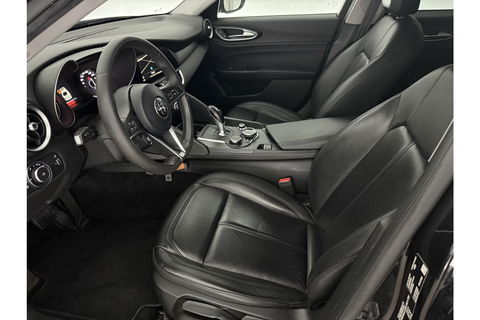 Alfa Romeo Giulia 2.2 Eco Business Super 180PK LED Camera Cruise Clima Navigatie Leder 19"LMV