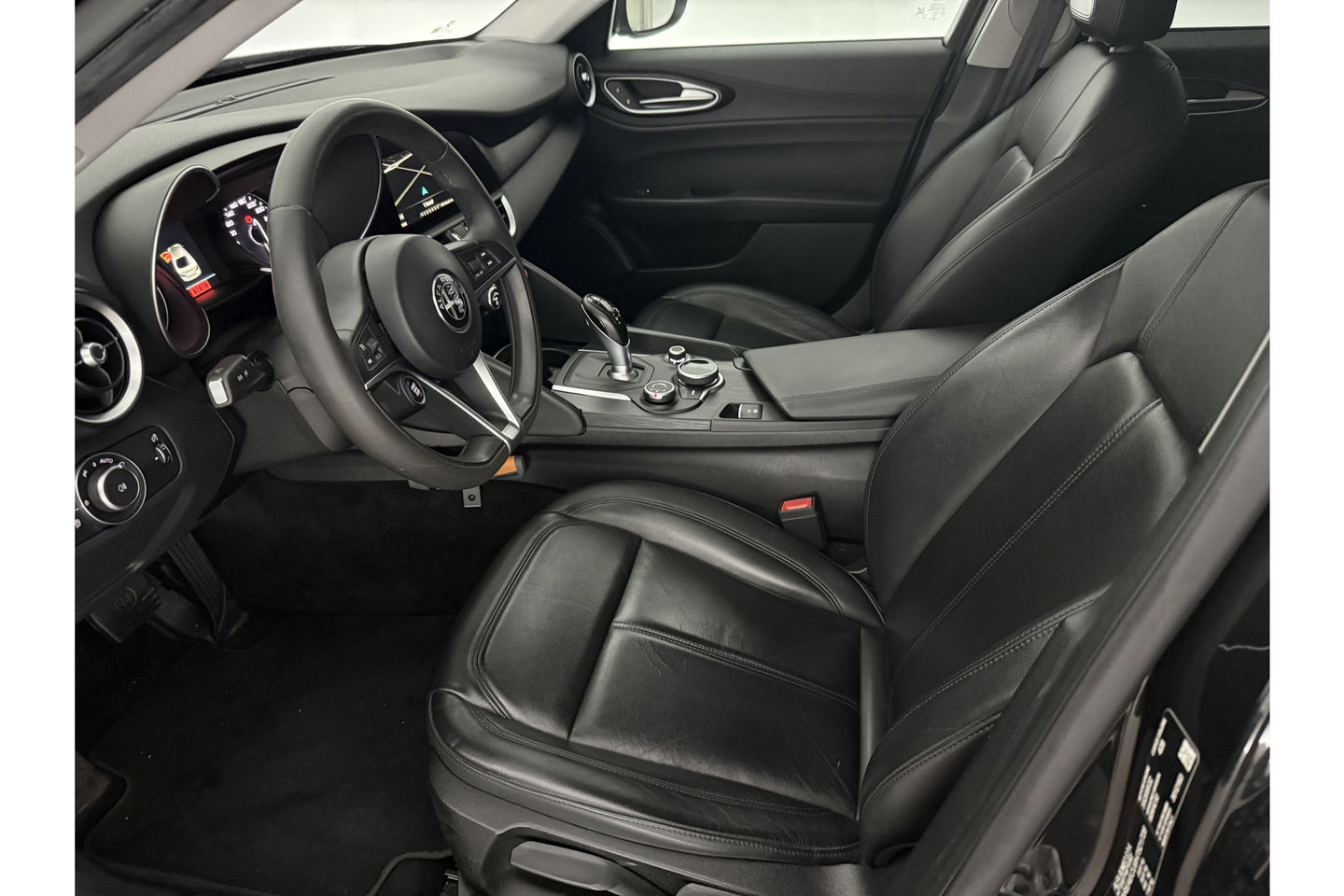 Alfa Romeo Giulia 2.2 Eco Business Super 180PK LED Camera Cruise Clima Navigatie Leder 19"LMV