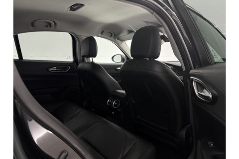 Alfa Romeo Giulia 2.2 Eco Business Super 180PK LED Camera Cruise Clima Navigatie Leder 19"LMV
