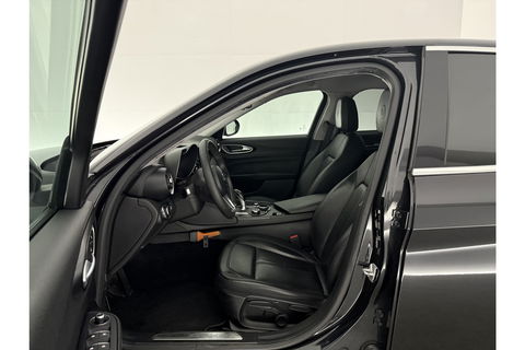 Alfa Romeo Giulia 2.2 Eco Business Super 180PK LED Camera Cruise Clima Navigatie Leder 19"LMV
