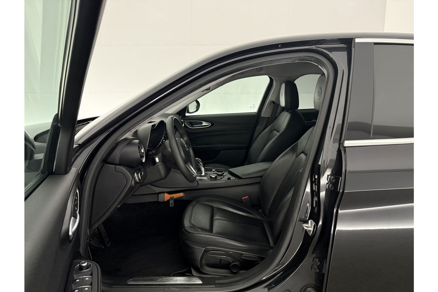 Alfa Romeo Giulia 2.2 Eco Business Super 180PK LED Camera Cruise Clima Navigatie Leder 19"LMV