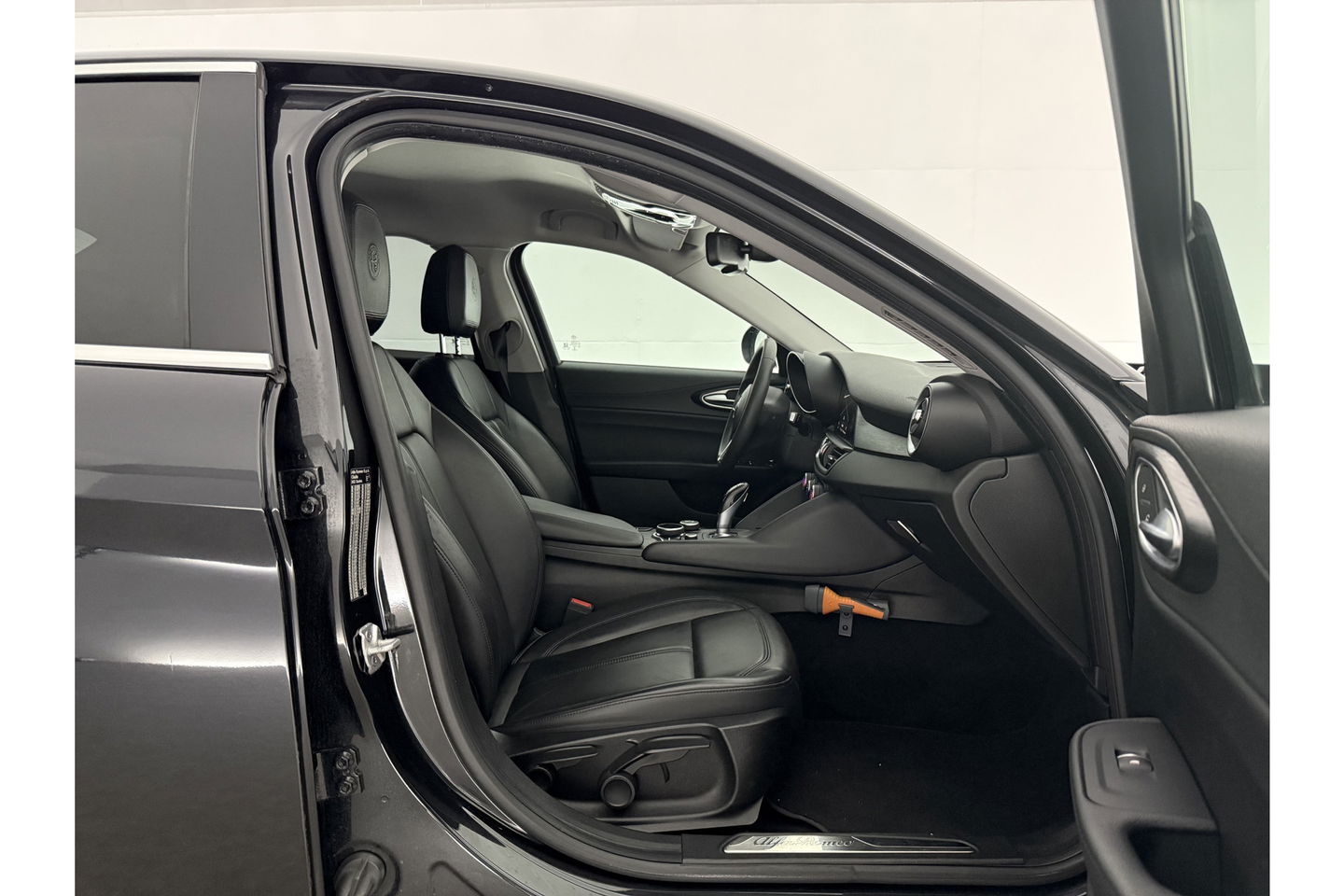 Alfa Romeo Giulia 2.2 Eco Business Super 180PK LED Camera Cruise Clima Navigatie Leder 19"LMV