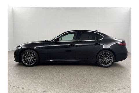Alfa Romeo Giulia 2.2 Eco Business Super 180PK LED Camera Cruise Clima Navigatie Leder 19"LMV