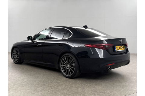 Alfa Romeo Giulia 2.2 Eco Business Super 180PK LED Camera Cruise Clima Navigatie Leder 19"LMV
