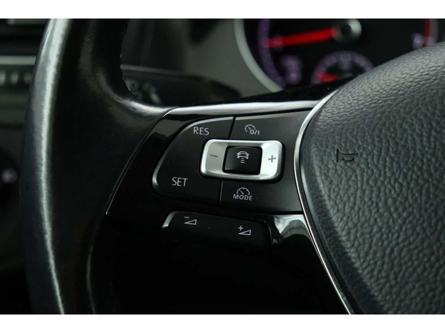 Volkswagen Golf 1.0 TSI Comfortline | Carplay | Navigatie | Adaptive cruise | Climate control | PDC | Bluetooth | Comfortstoelen | LED