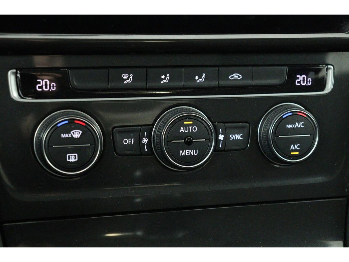 Volkswagen Golf 1.0 TSI Comfortline | Carplay | Navigatie | Adaptive cruise | Climate control | PDC | Bluetooth | Comfortstoelen | LED