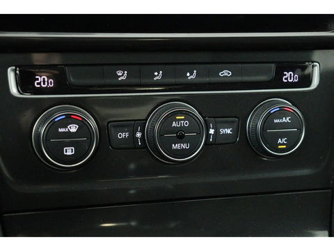 Volkswagen Golf 1.0 TSI Comfortline | Carplay | Navigatie | Adaptive cruise | Climate control | PDC | Bluetooth | Comfortstoelen | LED